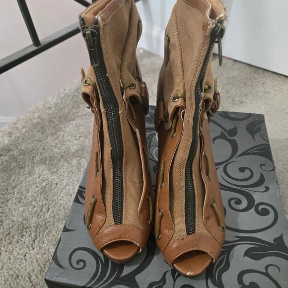 Heels - Picture 3 of 7